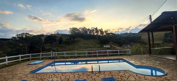 Fim de tarde na piscina