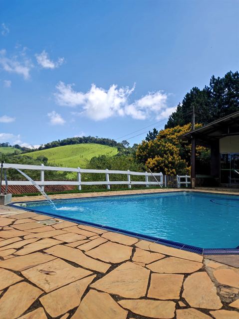 Piscina com vista do vale